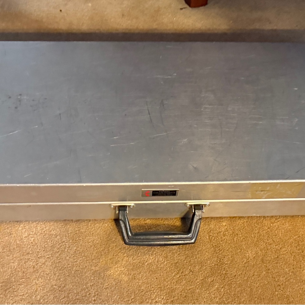 Metal Gun Case with Black Handle and Piano Hinge.